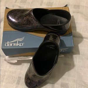 Dansko Professional Lightning Patent size 39